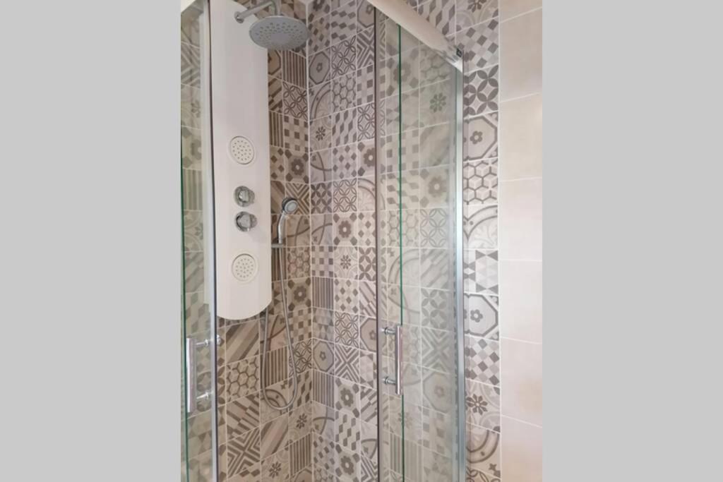 샤르트르 Les Etapes Chartraines Parking Wifi Jaccuzi 아파트 외부 사진